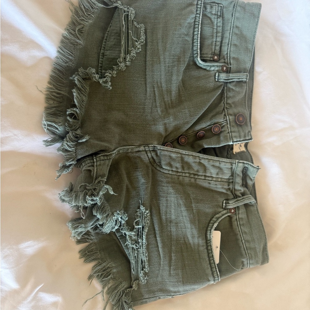 Stylish Green Distressed Women's Shorts